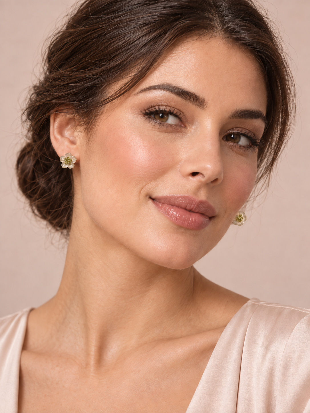 Estate 14K Gold Peridot Carved Mother of Pearl Flower Stud Earrings 16mm